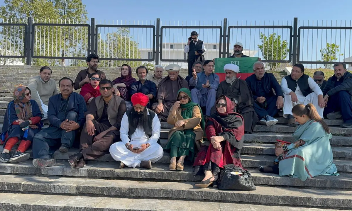 Medical team leaves Adiala Jail after examining Imran Khan, PTI rejects inspection